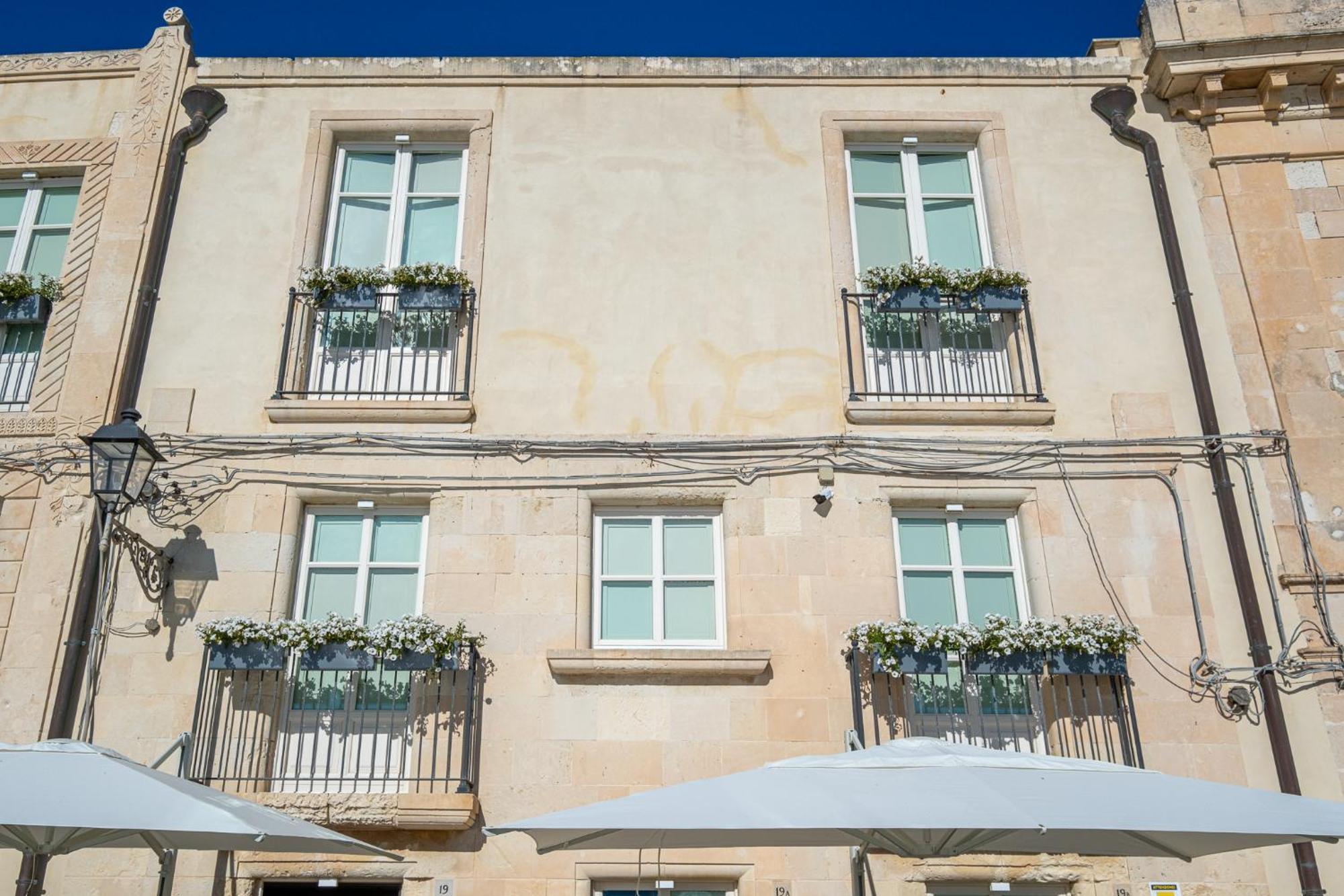 Palazzo Alfeo Aparthotel Syracuse Exterior photo